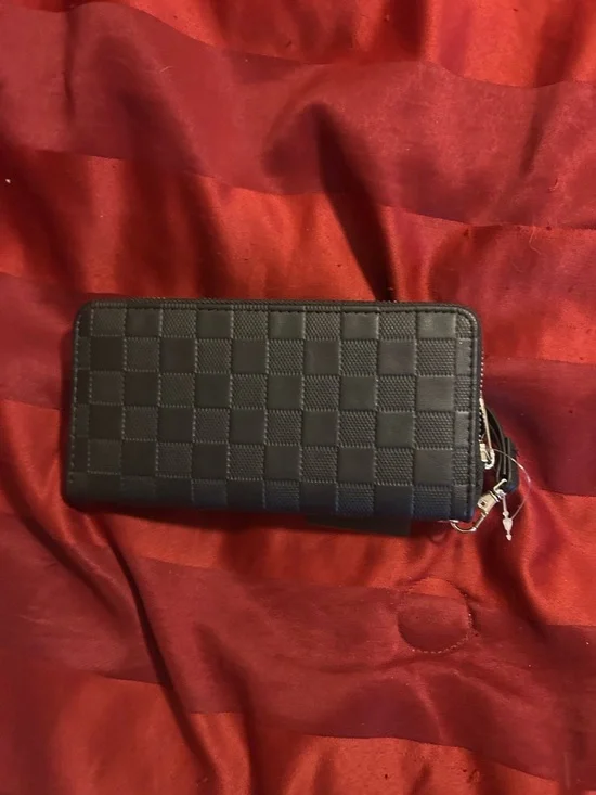 London Fog Black Quilted Zip Wallet Wristlet - Picture 4 of 10